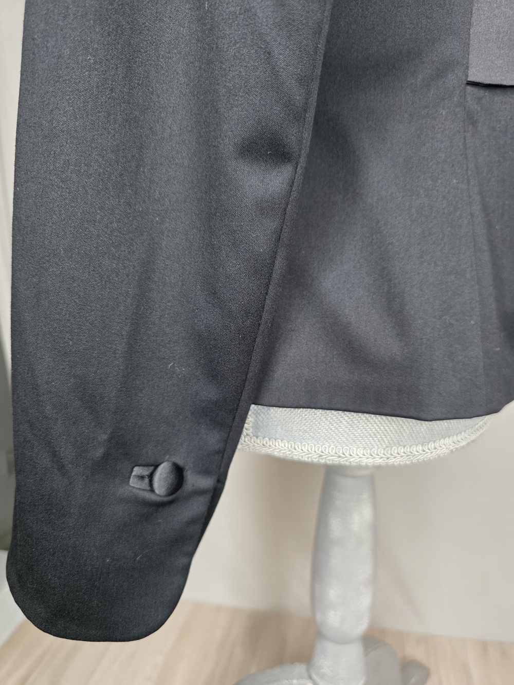 White House Black Market Tuxedo Style Women's Black Satin-Trim Sx 6 Blazer - Picture 5 of 11